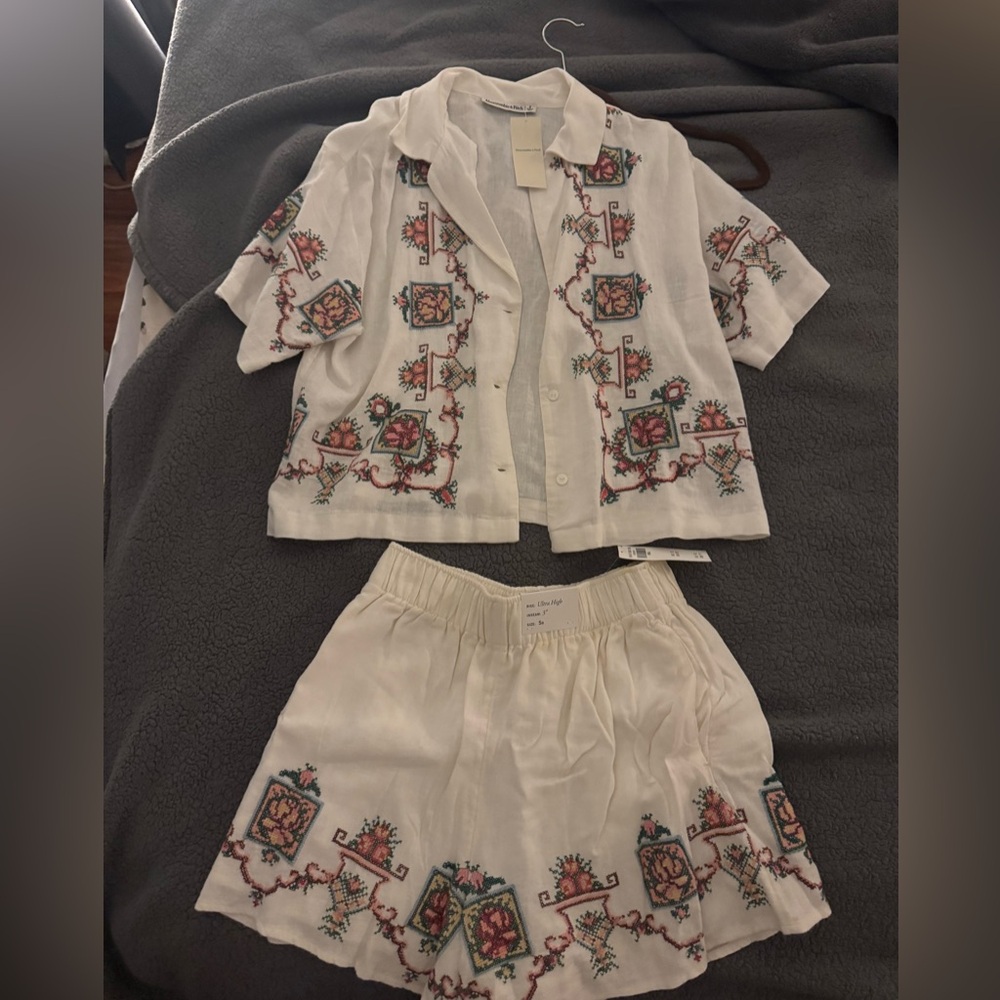 Embroidered White Women Shorts
